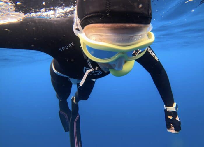 Preparing for a dive with the AGULHAS MOKARRAN Mask and Cepedianus Snorkel.