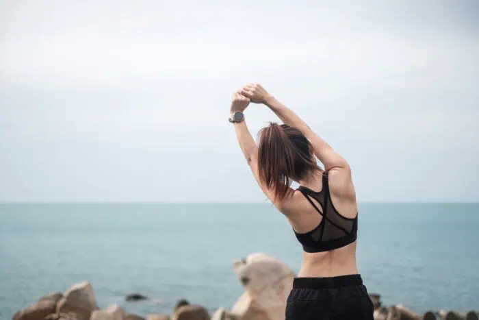Relax before a freediving competition with light stretching, not intense workouts.