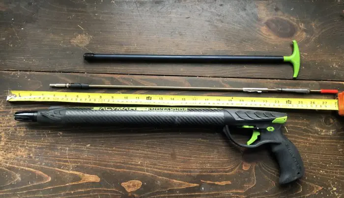 Both gun and spearshaft come in under 60cm/24 inches.